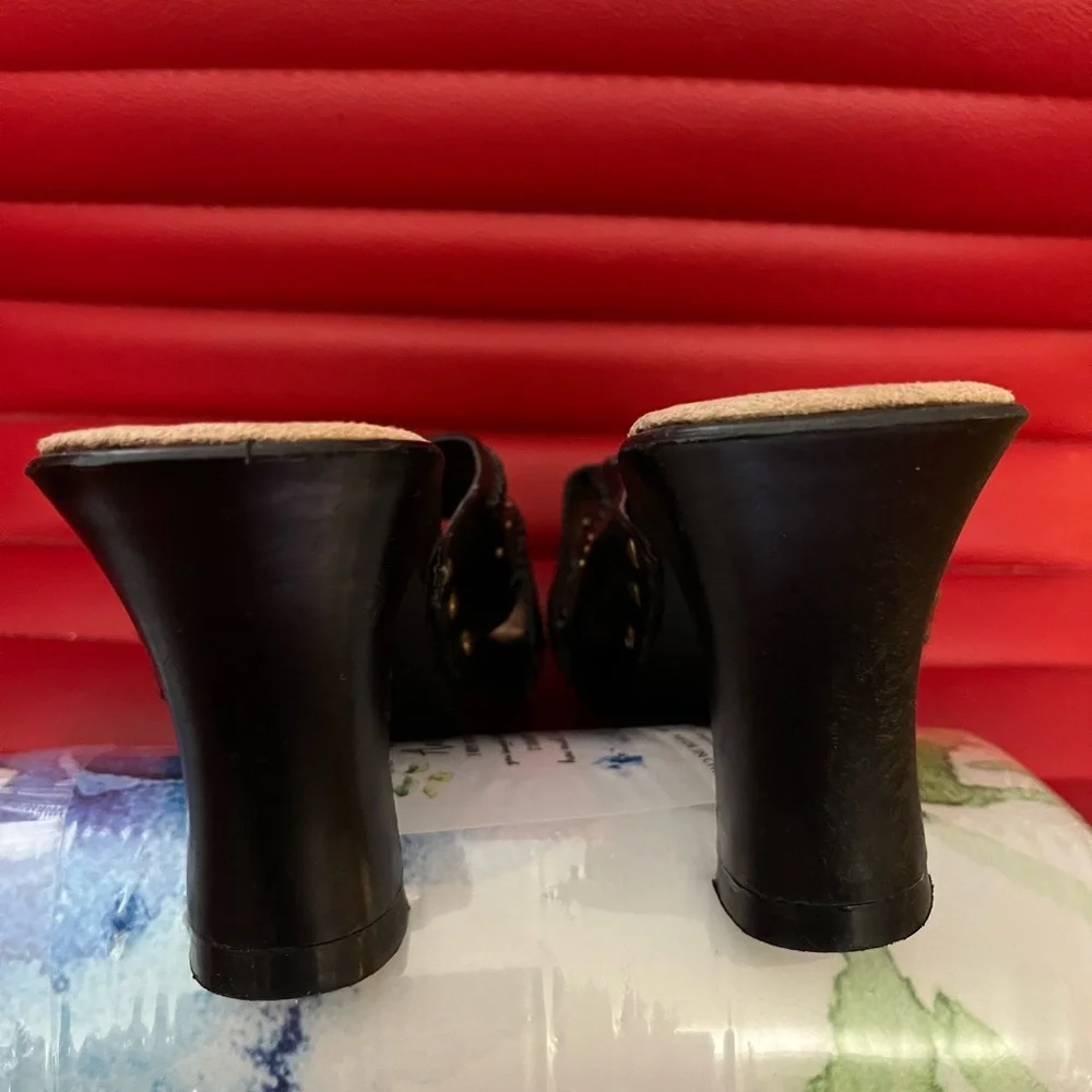 Candie's Black Sandals with Sleek Design and Comfort - Picture 5 of 5